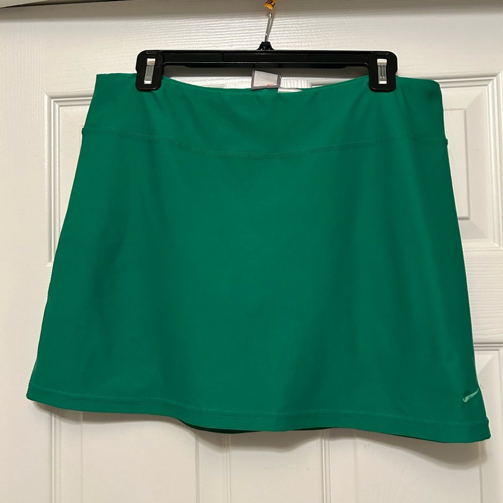 Nike Women's Emerald tennis skort size M